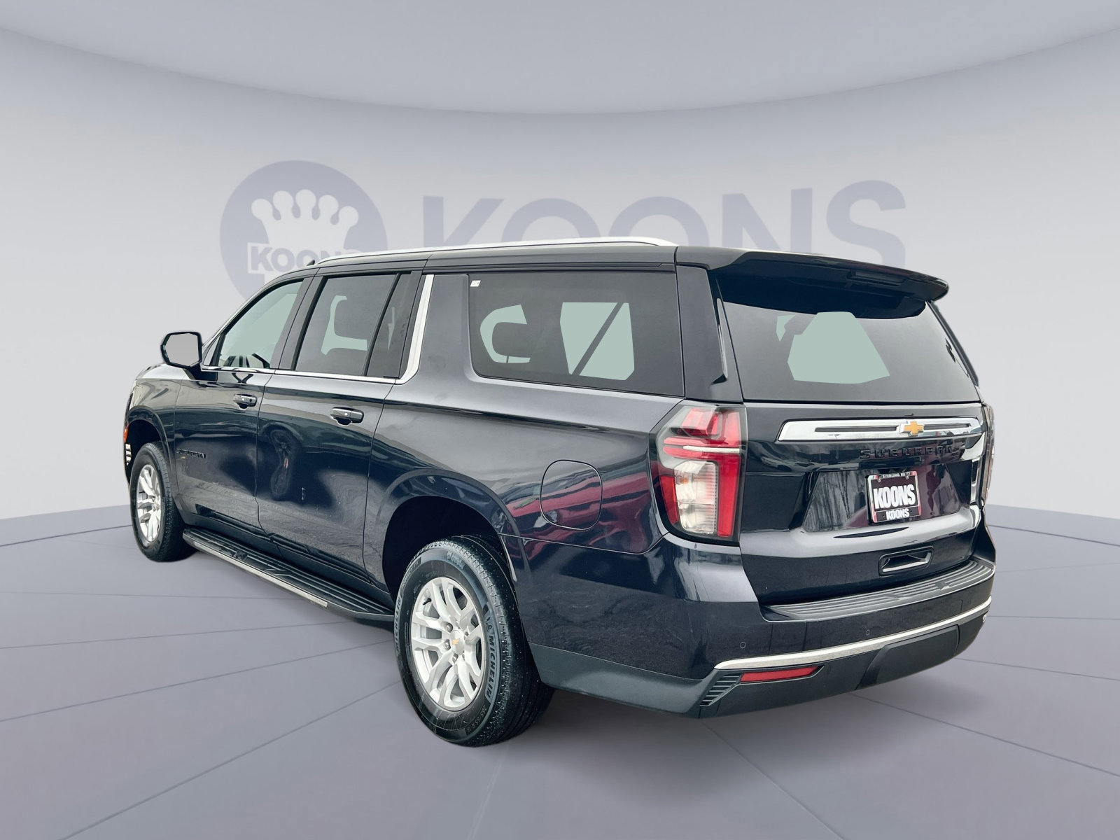 Used 2023 Chevrolet Suburban LS image 3