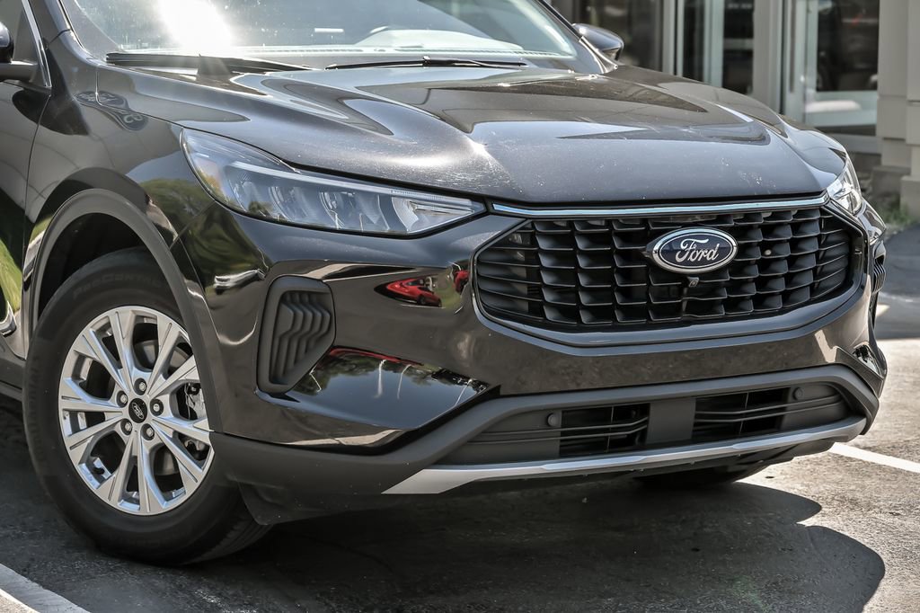Certified 2023 Ford Escape Active w/ Tech Pack #2 AWD/4WD image 2