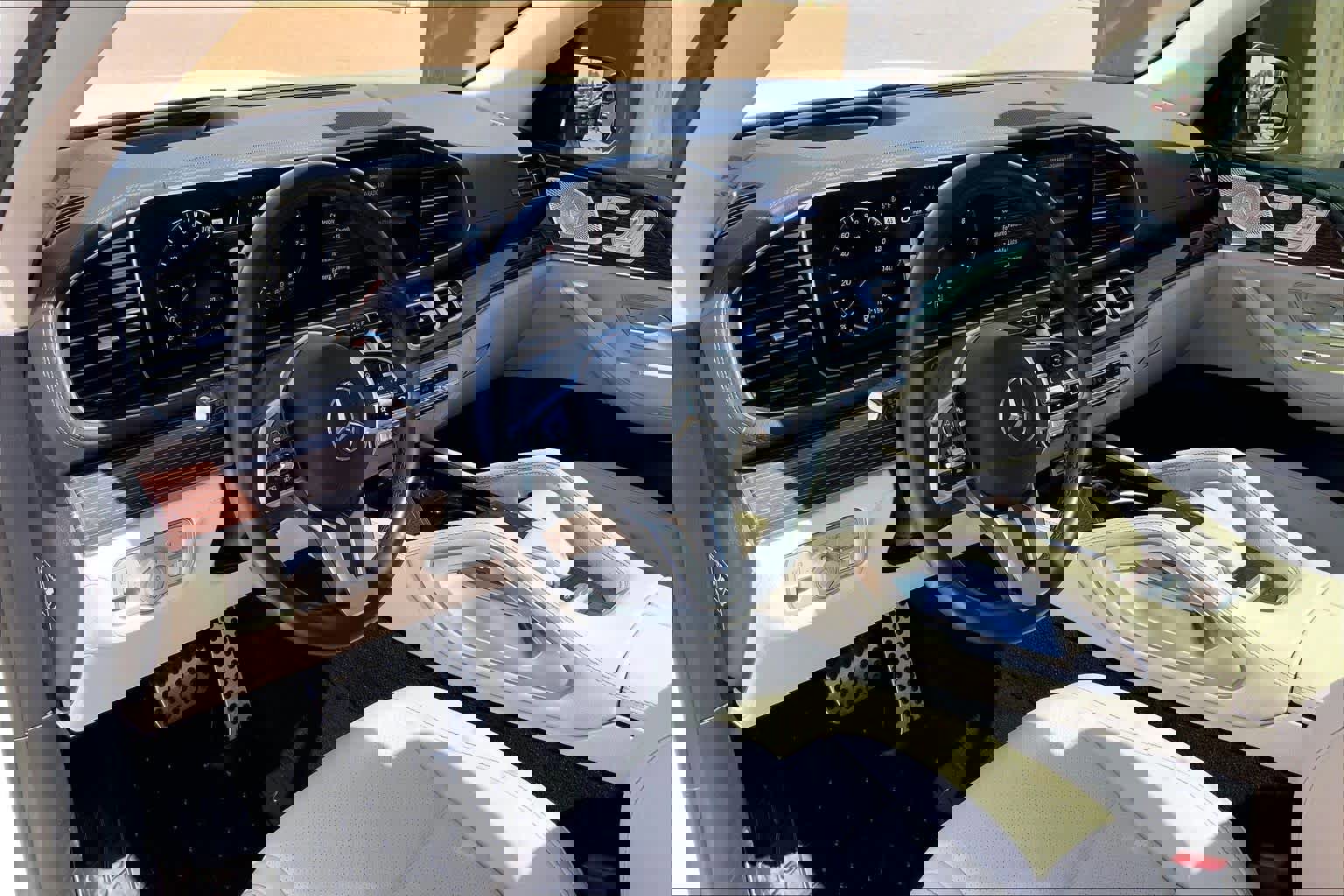 Used 2023 Mercedes-Benz GLS 450 4MATIC image 18