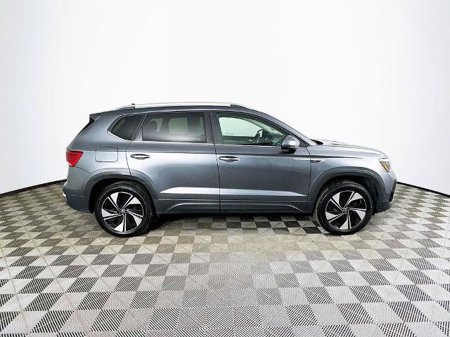Used 2024 Volkswagen Taos SE w/ Panoramic Sunroof Package AWD/4WD image 8
