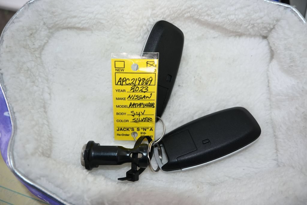 Used 2023 Nissan Pathfinder Platinum AWD/4WD image 30