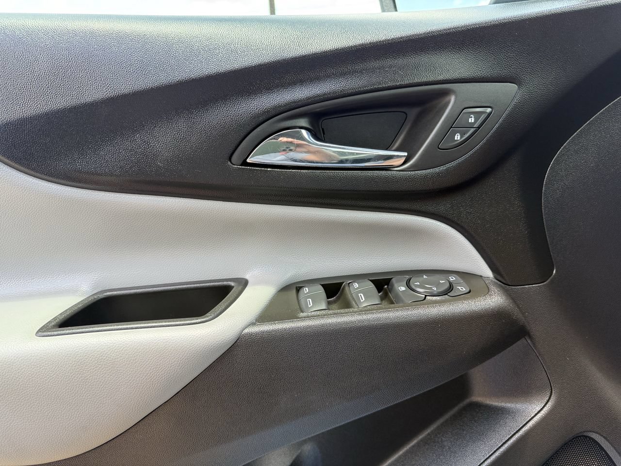 Used 2024 Chevrolet Equinox LS w/ Sport Edition FWD image 22