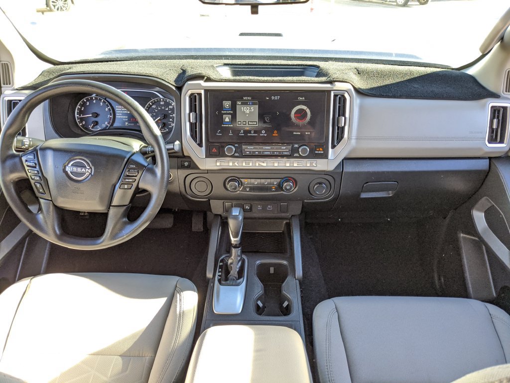 Used 2025 Nissan Frontier SV RWD image 6