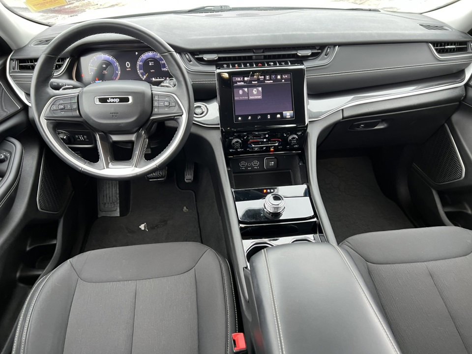 Used 2022 Jeep Grand Cherokee Laredo w/ Luxury Tech Group I image 2