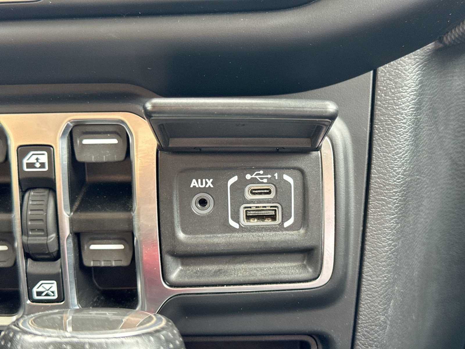 Used 2022 Jeep Gladiator Mojave w/ LED Lighting Group AWD/4WD image 31