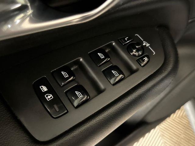 Used 2021 Volvo XC90 T5 Momentum w/ Protection Package Premier FWD image 16