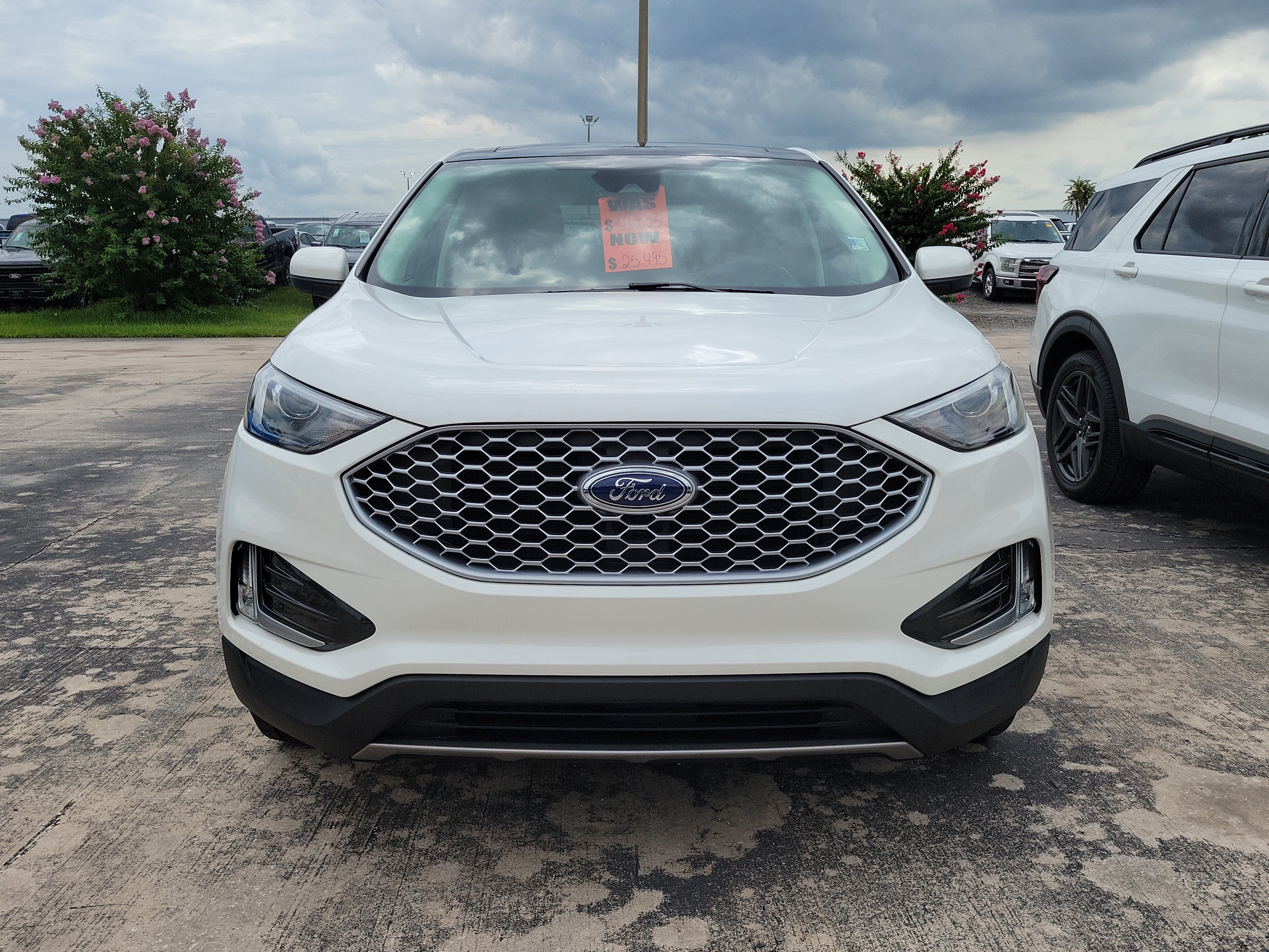 Certified 2023 Ford Edge SEL w/ Convenience Package AWD/4WD image 2