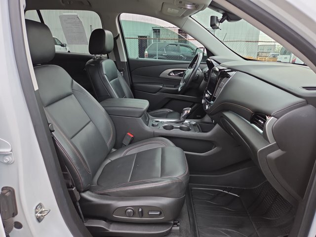 Used 2021 Chevrolet Traverse RS w/ LPO, Floor Liner Package FWD image 17