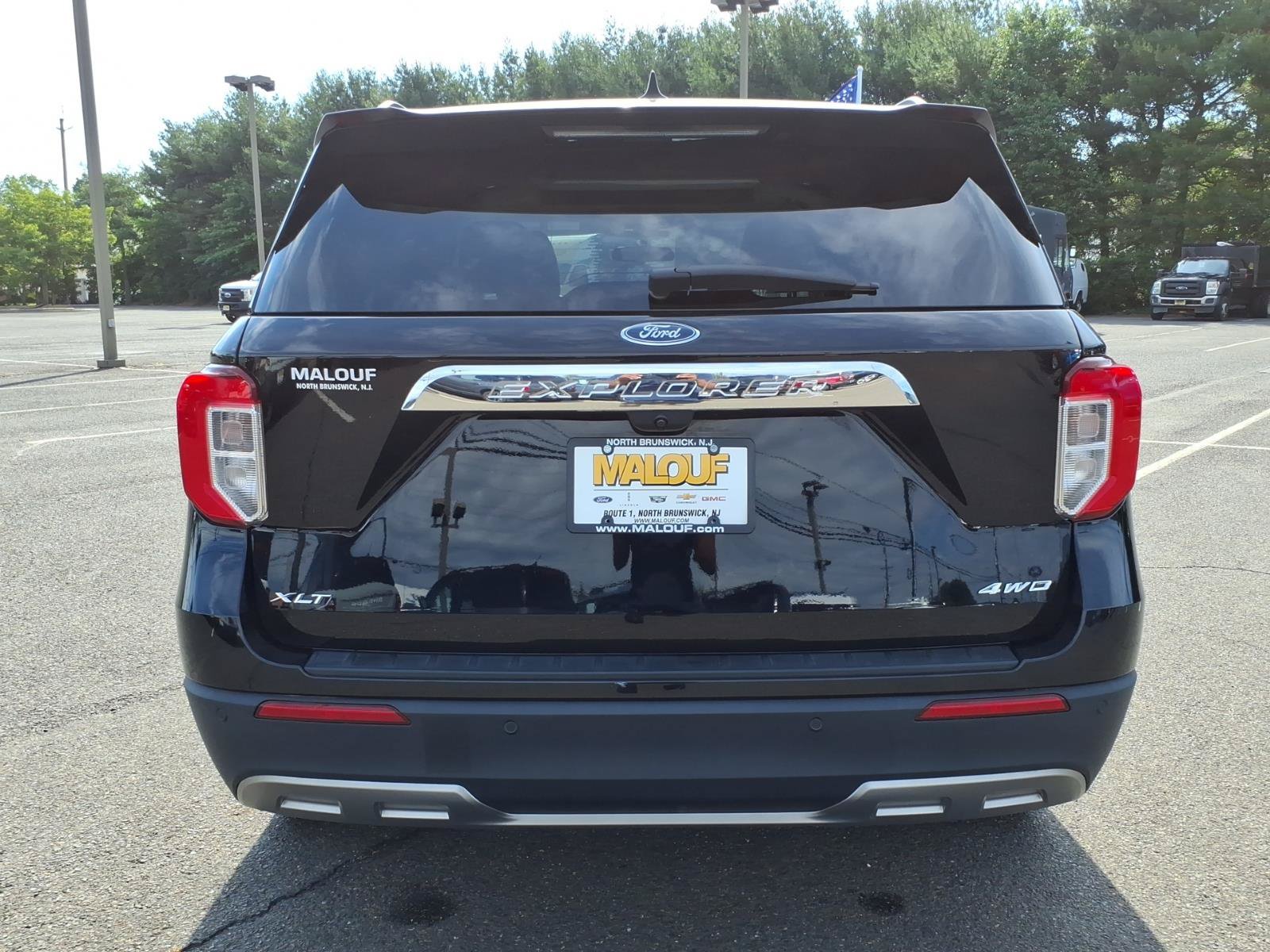 Certified 2023 Ford Explorer XLT w/ Equipment Group 202A AWD/4WD image 5