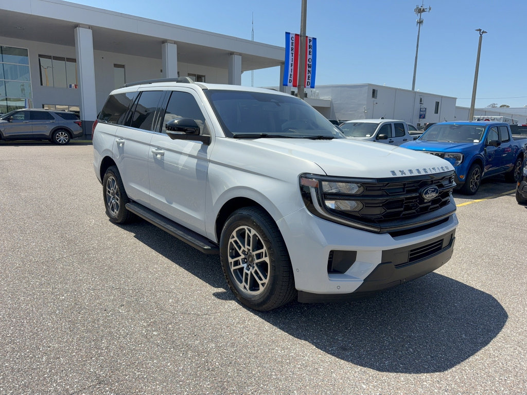 Certified 2025 Ford Expedition Active image 4