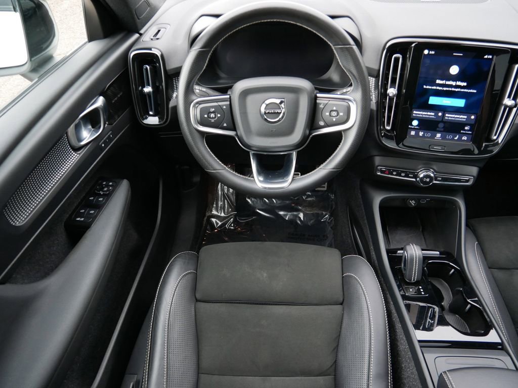 Used 2021 Volvo XC40 P8 Recharge w/ Advanced Package image 12