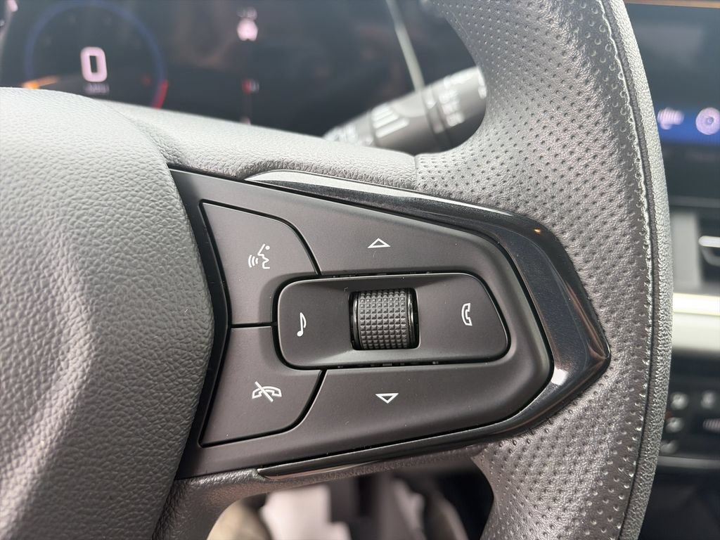 Used 2025 Chevrolet Trax LT FWD image 22