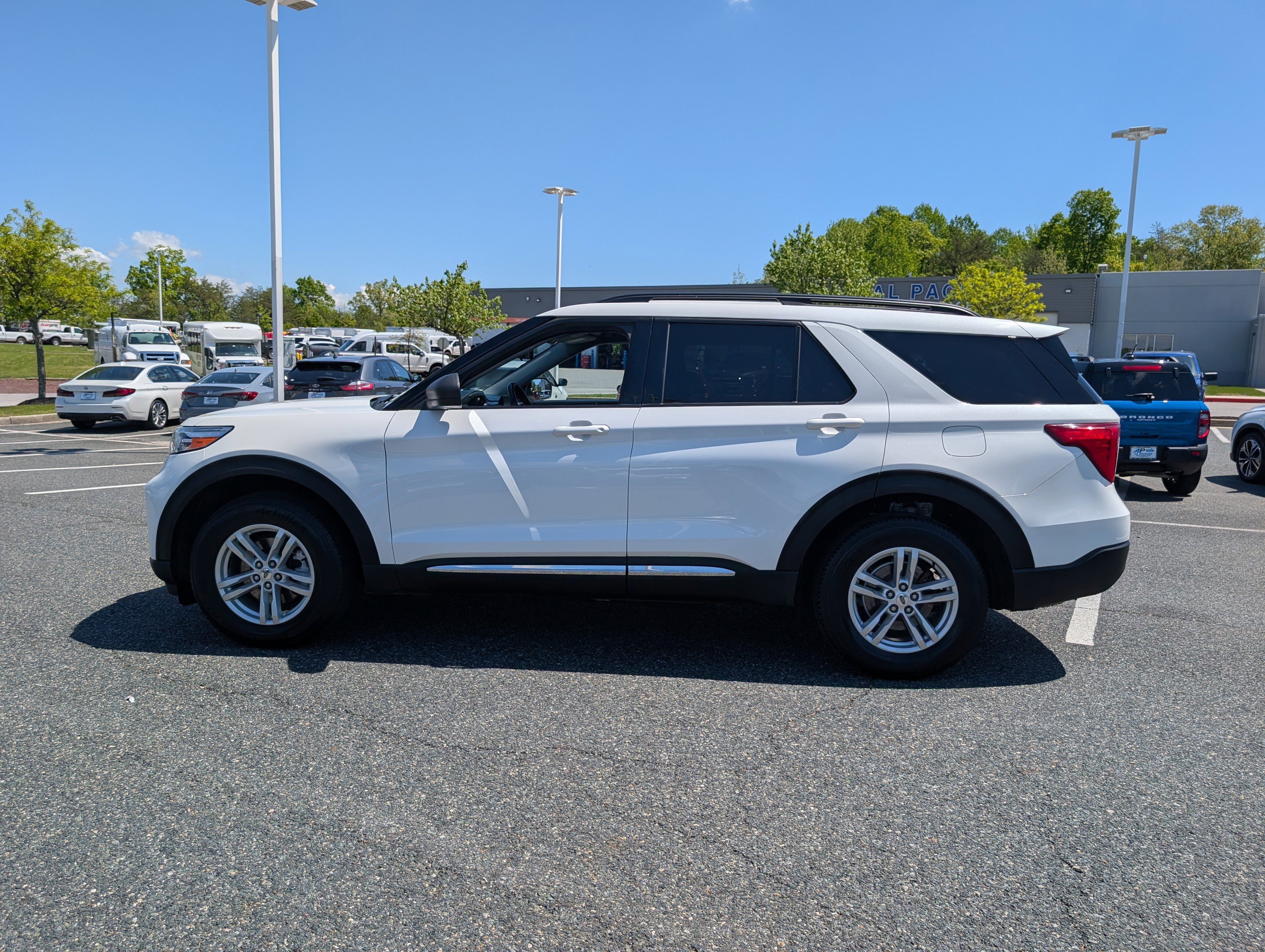 Certified 2022 Ford Explorer XLT w/ Equipment Group 202A AWD/4WD image 6
