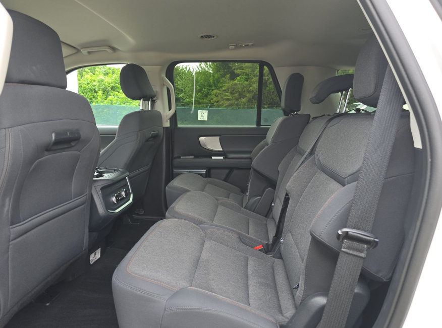 Certified 2025 Ford Expedition Active RWD image 6
