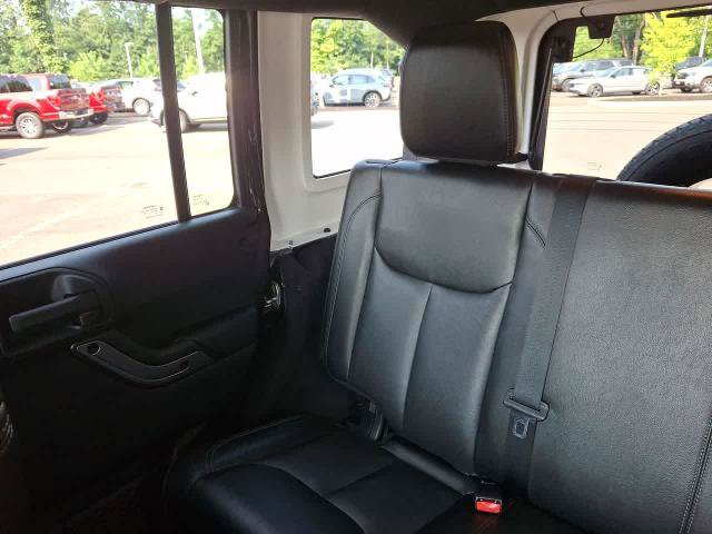 Used 2018 Jeep Wrangler Unlimited Sahara AWD/4WD image 12