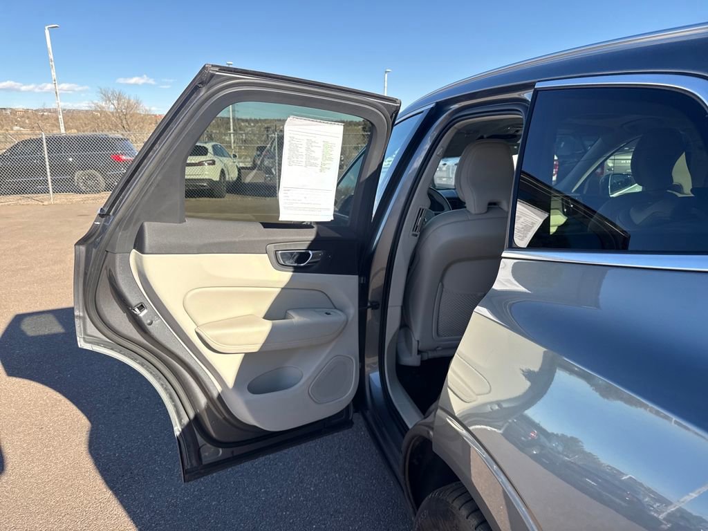 Used 2019 Volvo XC60 T5 Inscription image 16