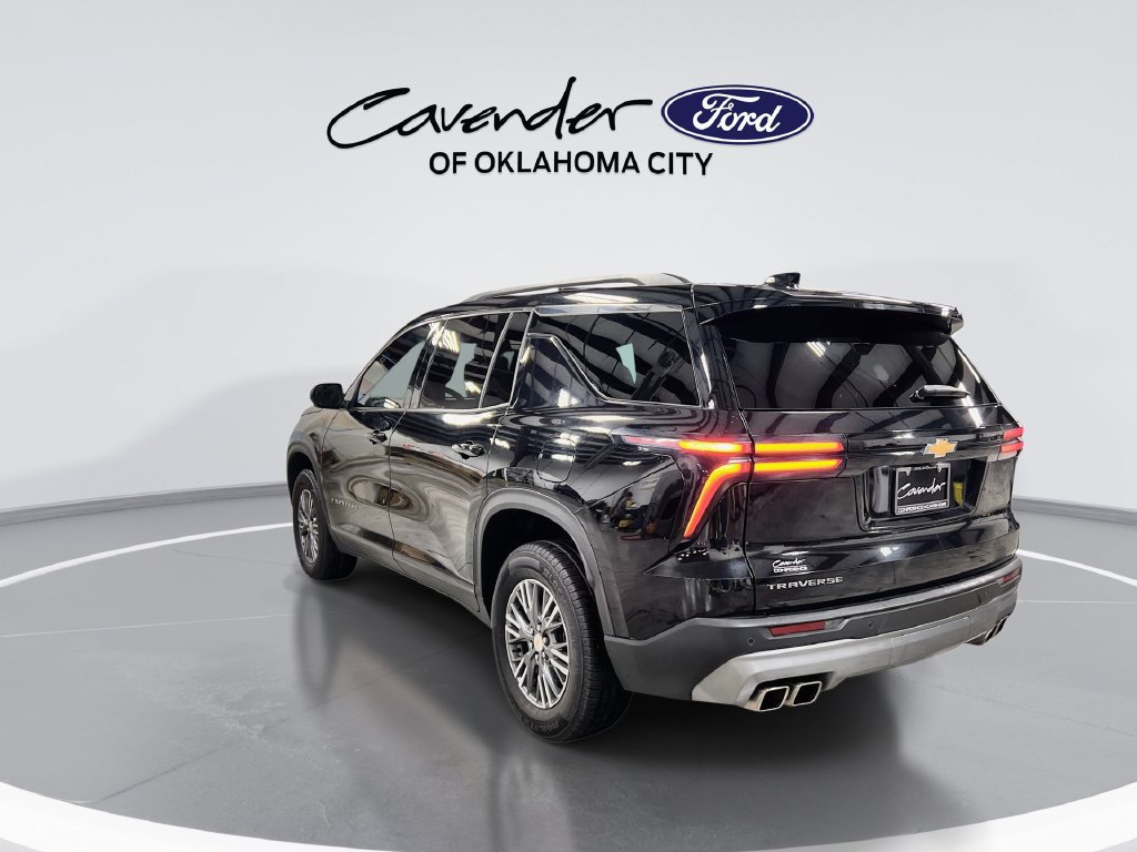 Used 2025 Chevrolet Traverse LT FWD image 6
