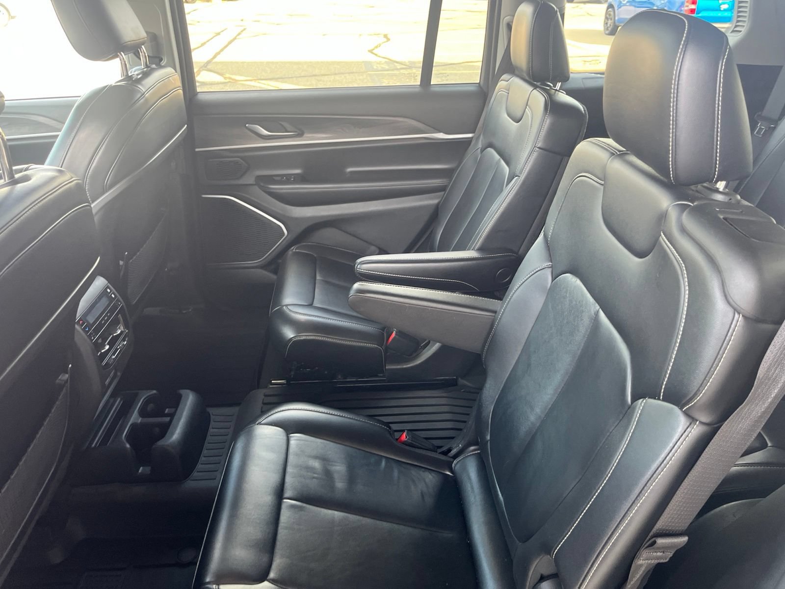 Used 2021 Jeep Grand Cherokee L Limited AWD/4WD image 12