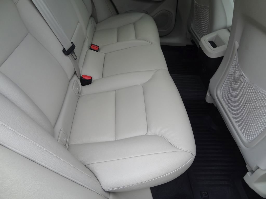 Used 2022 Volvo XC60 B5 Momentum w/ Protection Package Premier FWD image 18