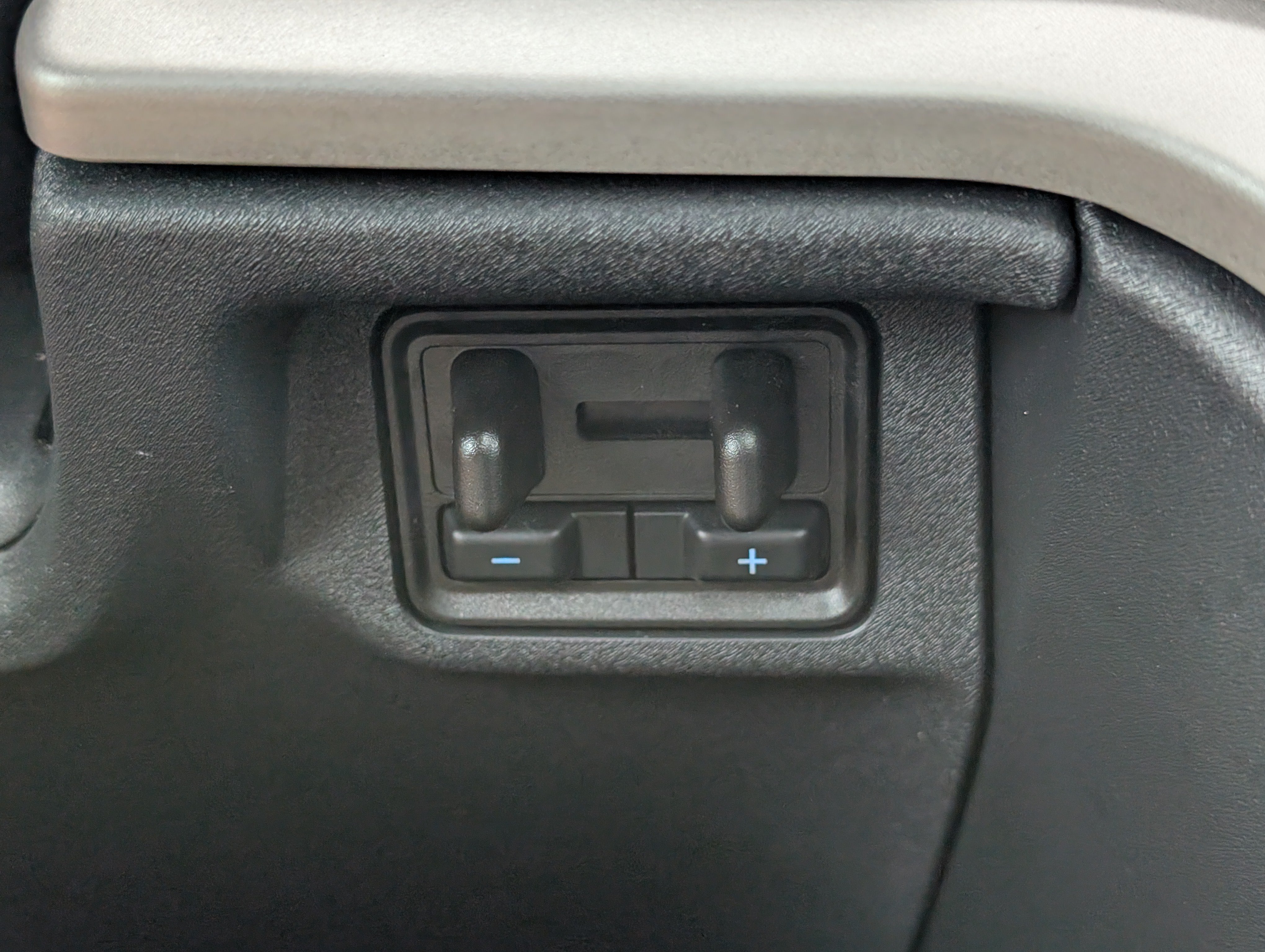 Certified 2025 Ford Expedition Active AWD/4WD image 31