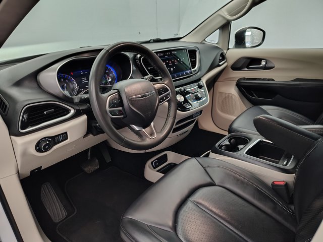 Used 2023 Chrysler Pacifica Touring-L FWD image 40