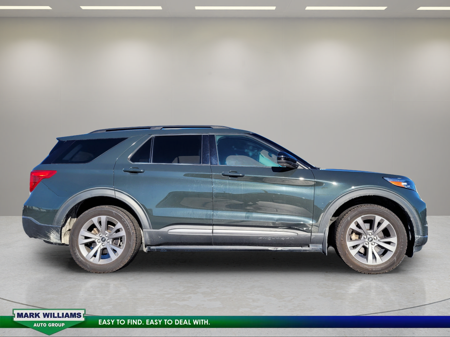 Certified 2022 Ford Explorer XLT w/ Equipment Group 202A AWD/4WD image 2