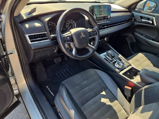 Used 2023 Mitsubishi Outlander SE AWD/4WD image 11