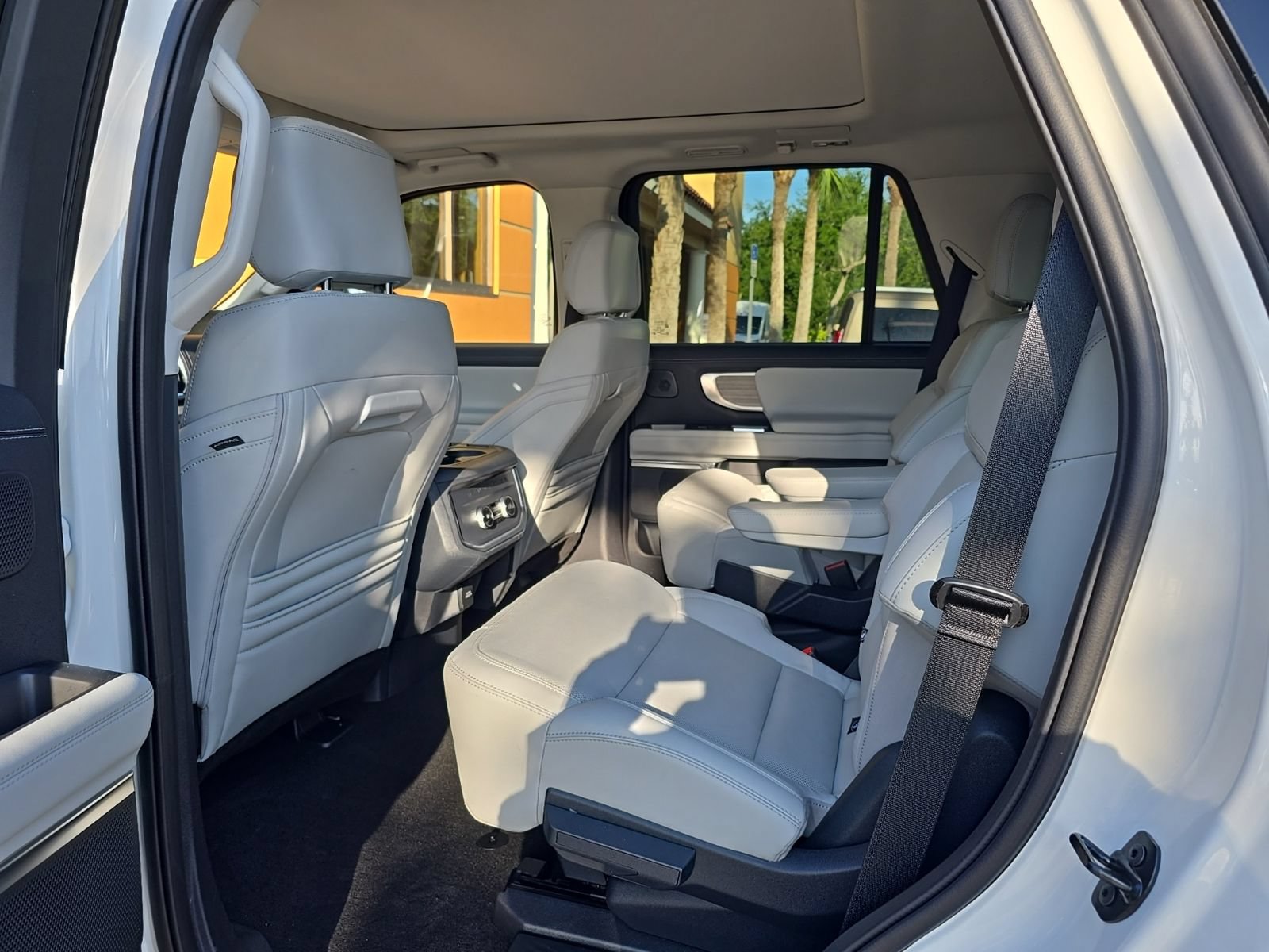 Certified 2025 Ford Expedition Platinum w/ Driver's Package AWD/4WD image 6