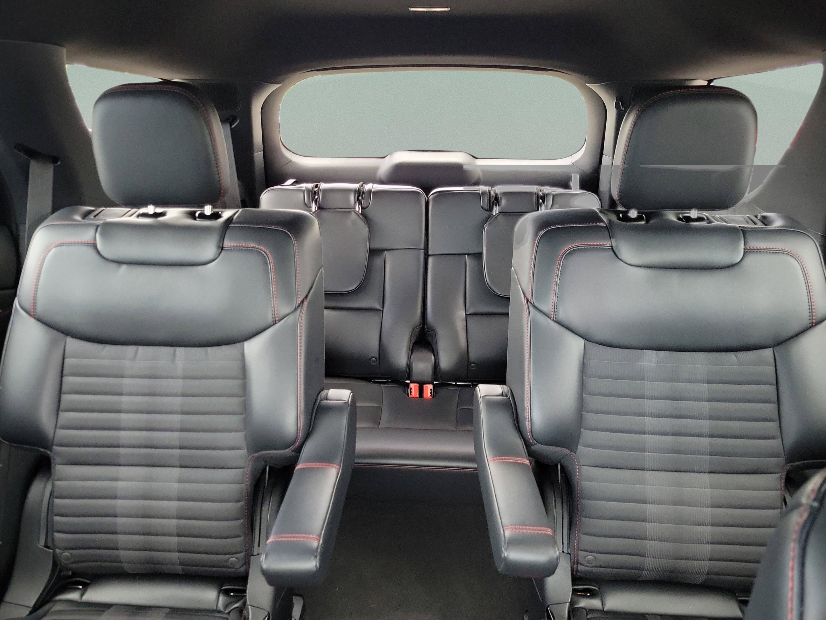 Certified 2025 Ford Explorer ST-Line w/ Premium Package RWD image 9