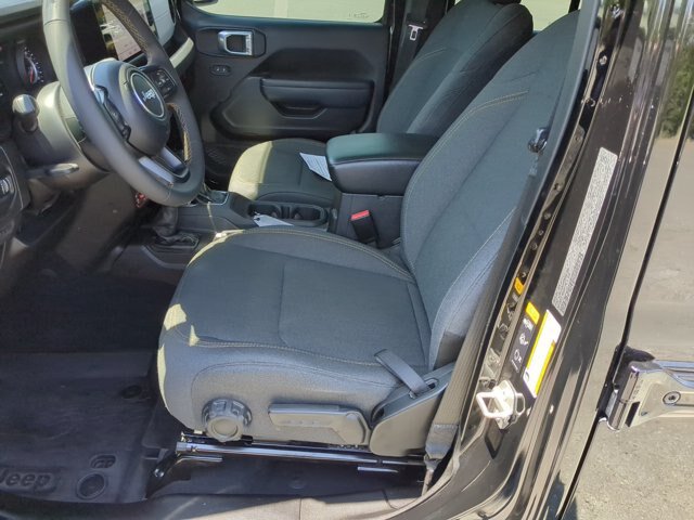 Used 2024 Jeep Wrangler Unlimited Sport AWD/4WD image 15