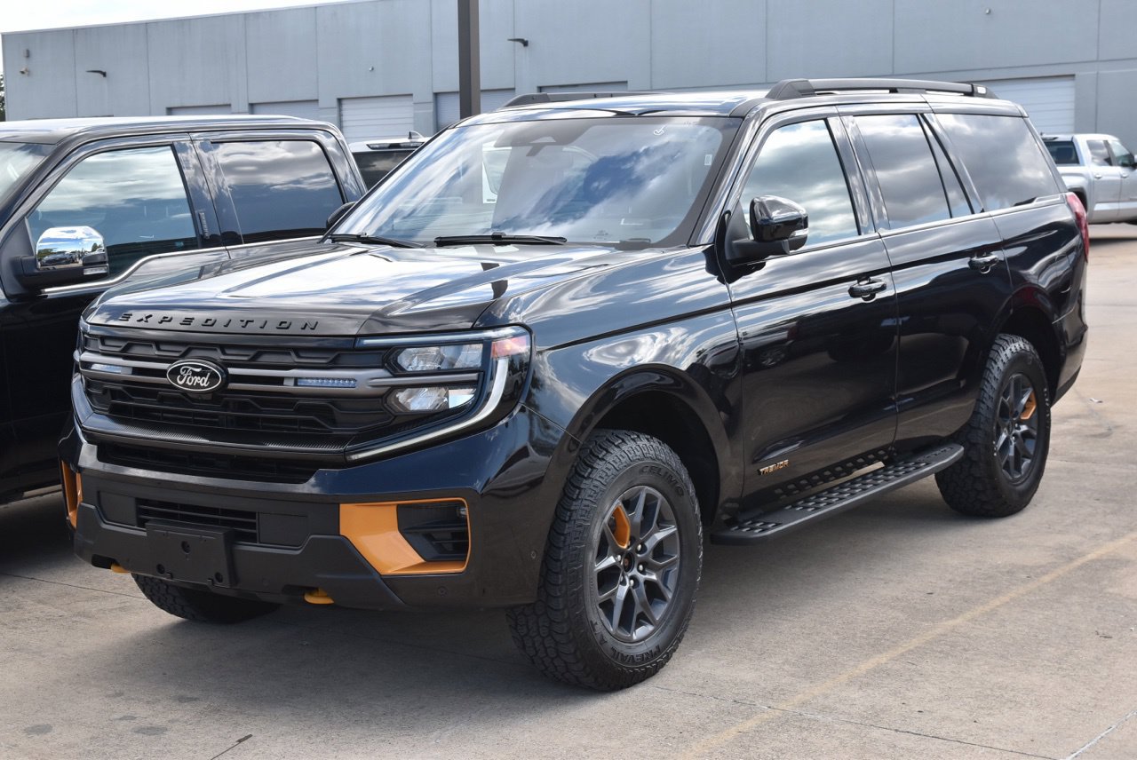 Certified 2025 Ford Expedition Tremor AWD/4WD image 2