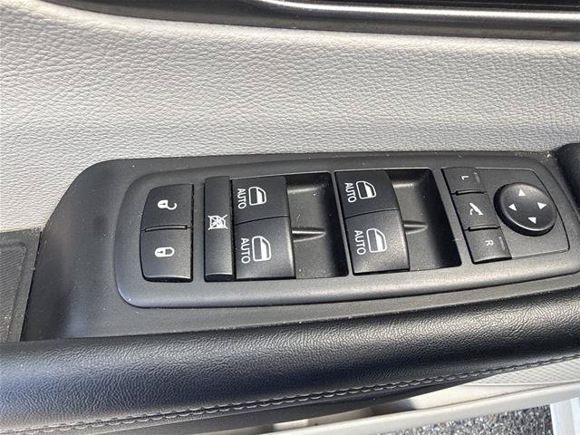 Used 2019 Chrysler Pacifica Limited FWD image 25