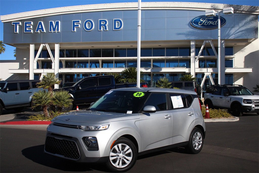 Used 2020 Kia Soul LX image 2