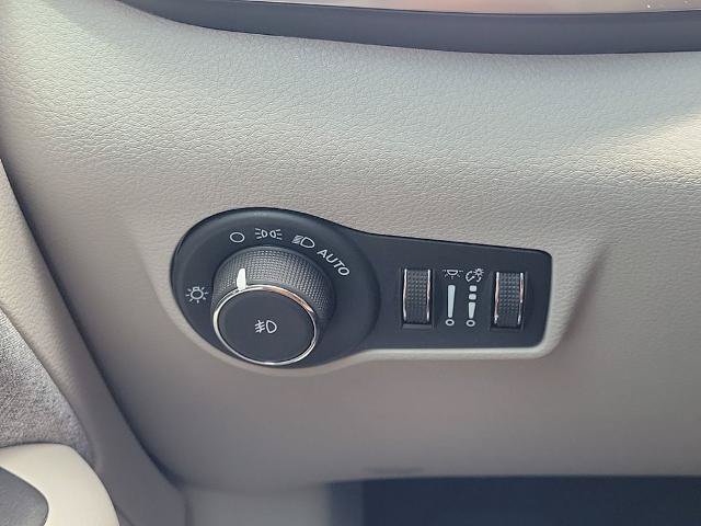 Used 2022 Jeep Compass Latitude w/ Convenience Group FWD image 24