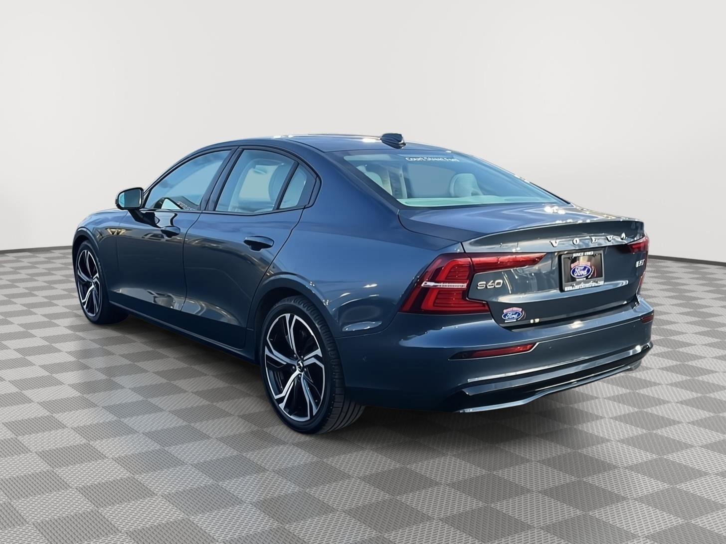 Used 2025 Volvo S60 B5 Plus w/ Climate Package AWD/4WD image 3