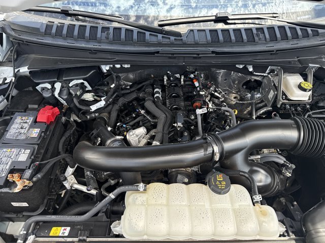 Certified 2025 Ford Expedition Active AWD/4WD image 6