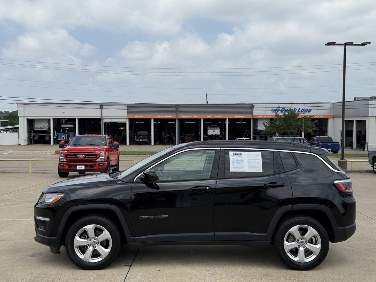 Used 2018 Jeep Compass Latitude w/ Popular Equipment Group FWD image 3