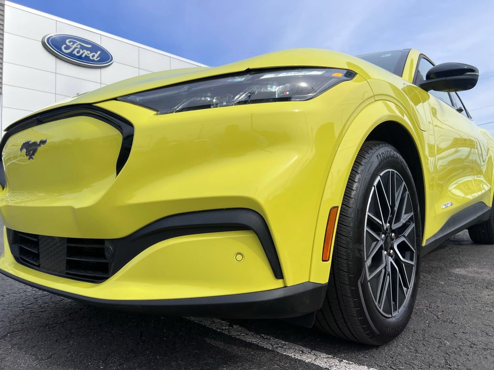 Certified 2025 Ford Mustang Mach-E Premium AWD/4WD image 4