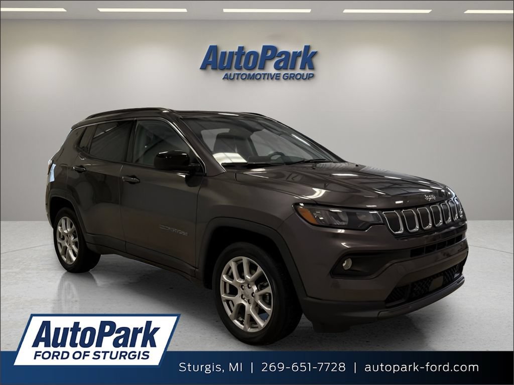 Used 2022 Jeep Compass Latitude w/ Sun and Sound Group AWD/4WD image 1