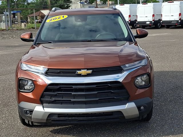 Used 2021 Chevrolet TrailBlazer LT w/ Driver Confidence Package FWD image 2