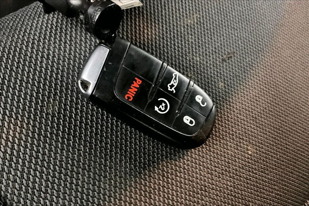 Used 2020 Dodge Charger SXT RWD image 10