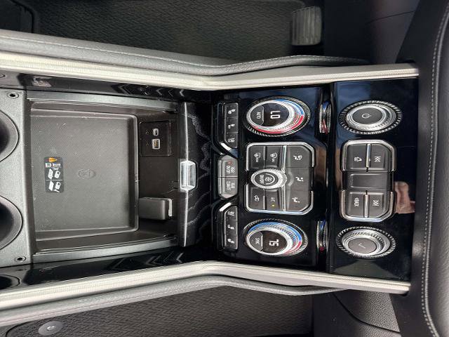 Used 2022 GMC Yukon XL Denali w/ Denali Ultimate Package image 27