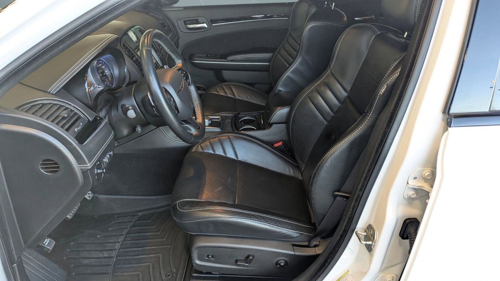 Used 2023 Chrysler 300 C image 24