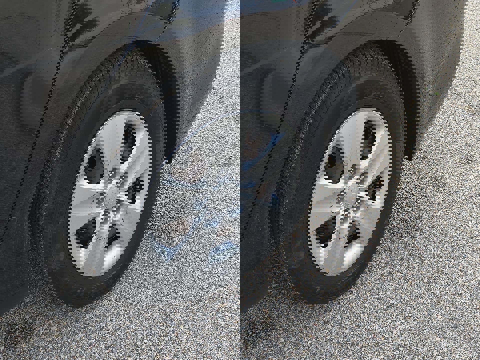 Used 2017 Kia Forte LX image 11