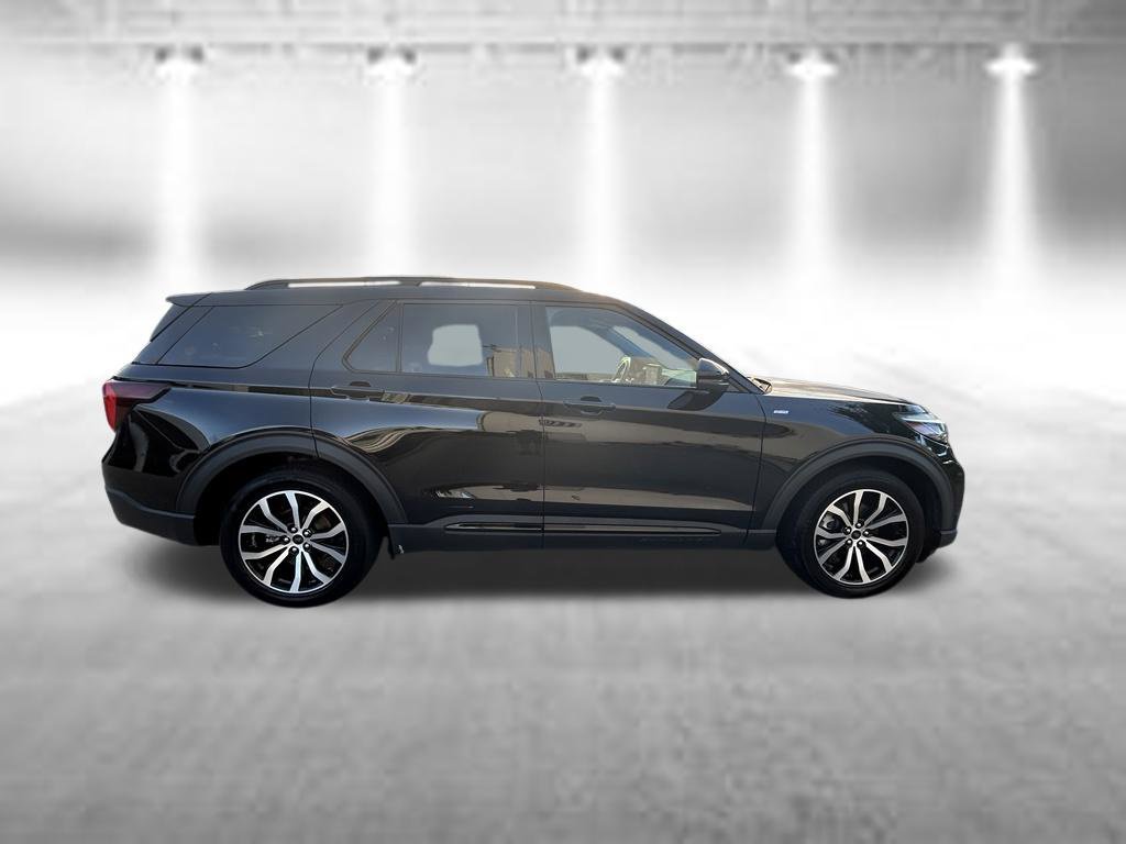 Certified 2025 Ford Explorer ST-Line w/ Premium Package RWD image 3