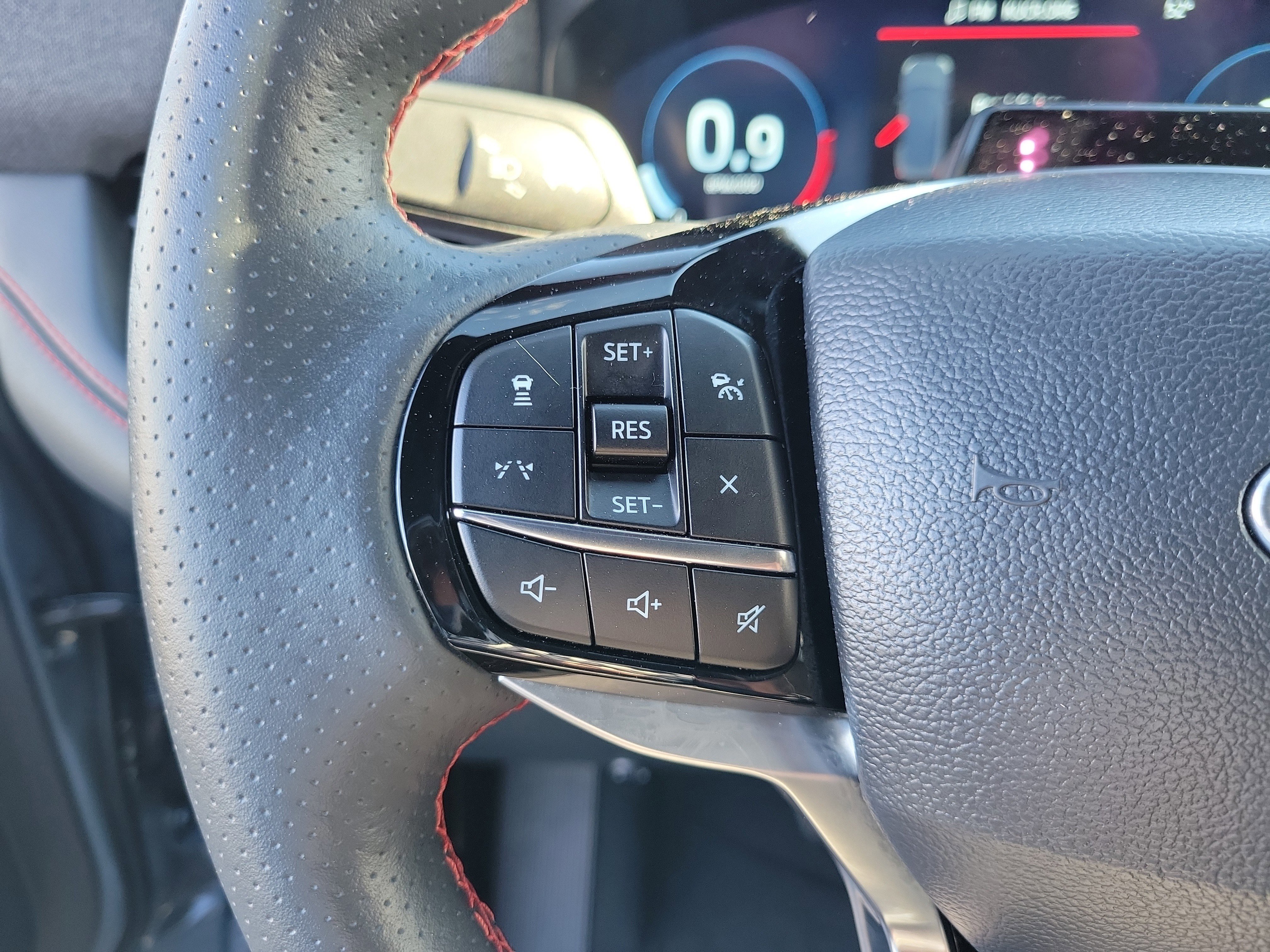 Certified 2025 Ford Explorer ST-Line w/ Premium Package image 6