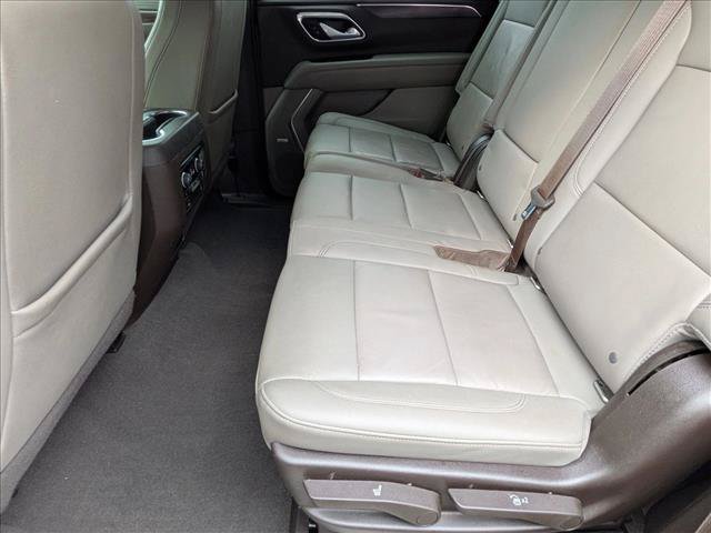 Used 2022 Chevrolet Tahoe Z71 w/ Luxury Package AWD/4WD image 17