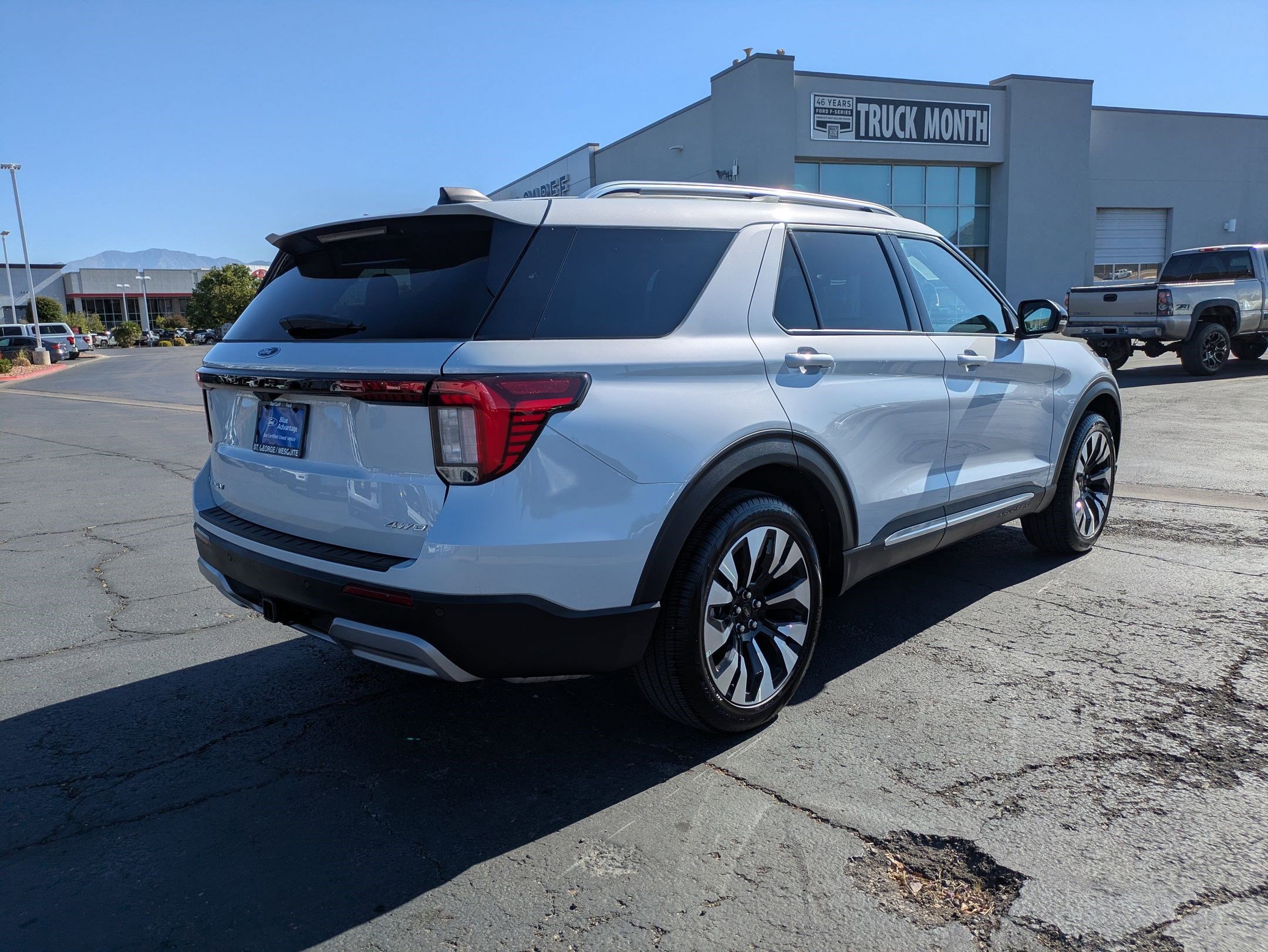 Certified 2026 Ford Explorer Platinum w/ LUX Leather Package AWD/4WD image 4