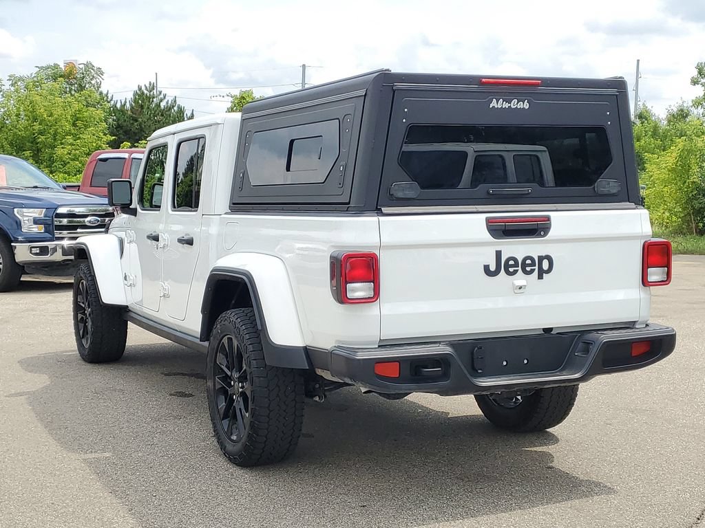 Used 2025 Jeep Gladiator Sport AWD/4WD image 3