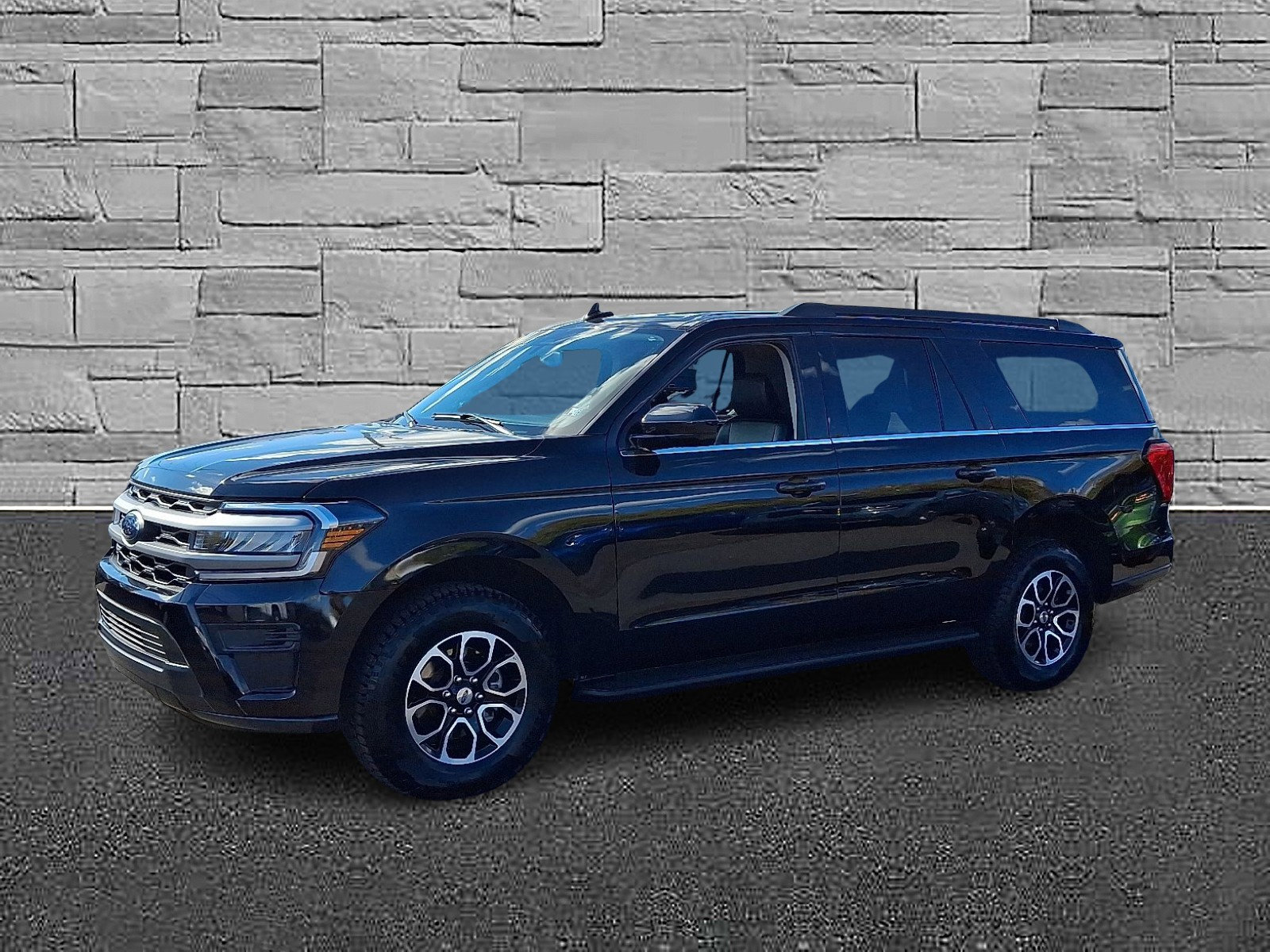 Certified 2024 Ford Expedition Max XLT image 5